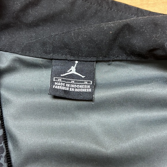 Nike Air Force 1‎ elephant print zip up jacket, size medium - Picture 10 of 13